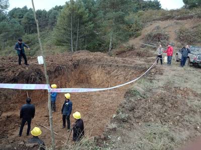石棉縣水利局對迎政鄉(xiāng)姜火山水池工程建設(shè)情況進行專項檢查